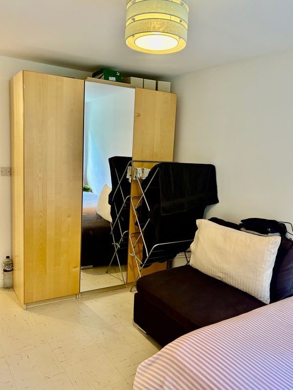 Room Boddington Gardens in Greater London