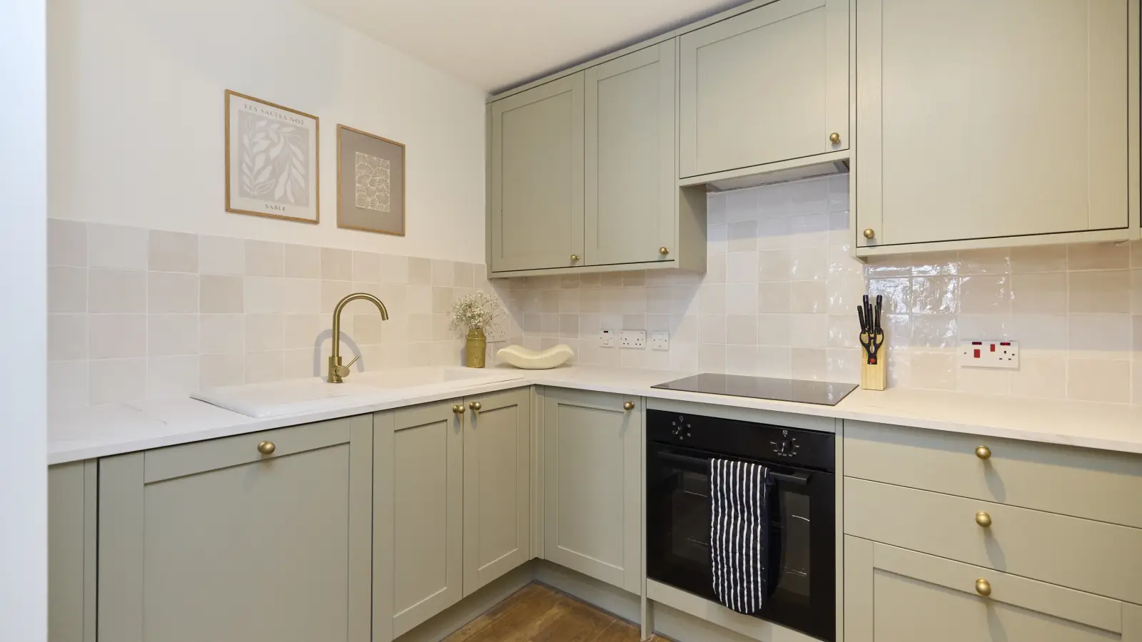 Flat Britannia Gate in Greater London