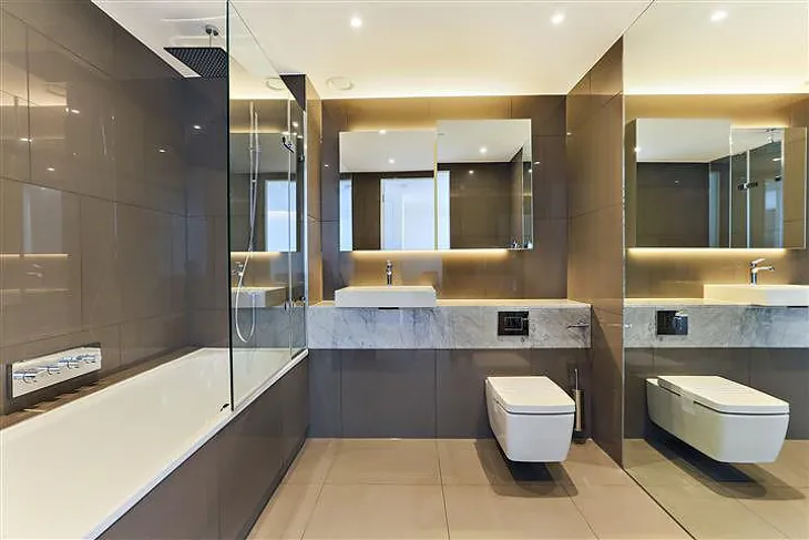 Flat Piazza Walk in Greater London