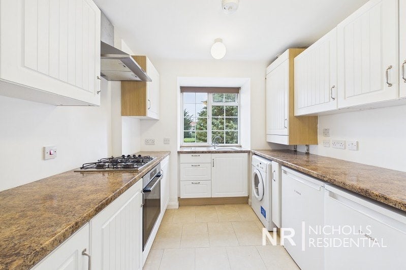 Flat Hemingford Road in Greater London