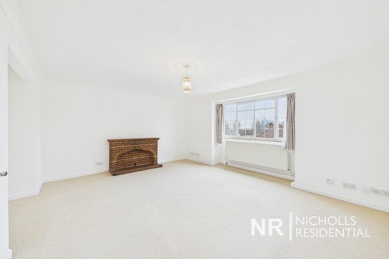 Flat Hemingford Road in Greater London