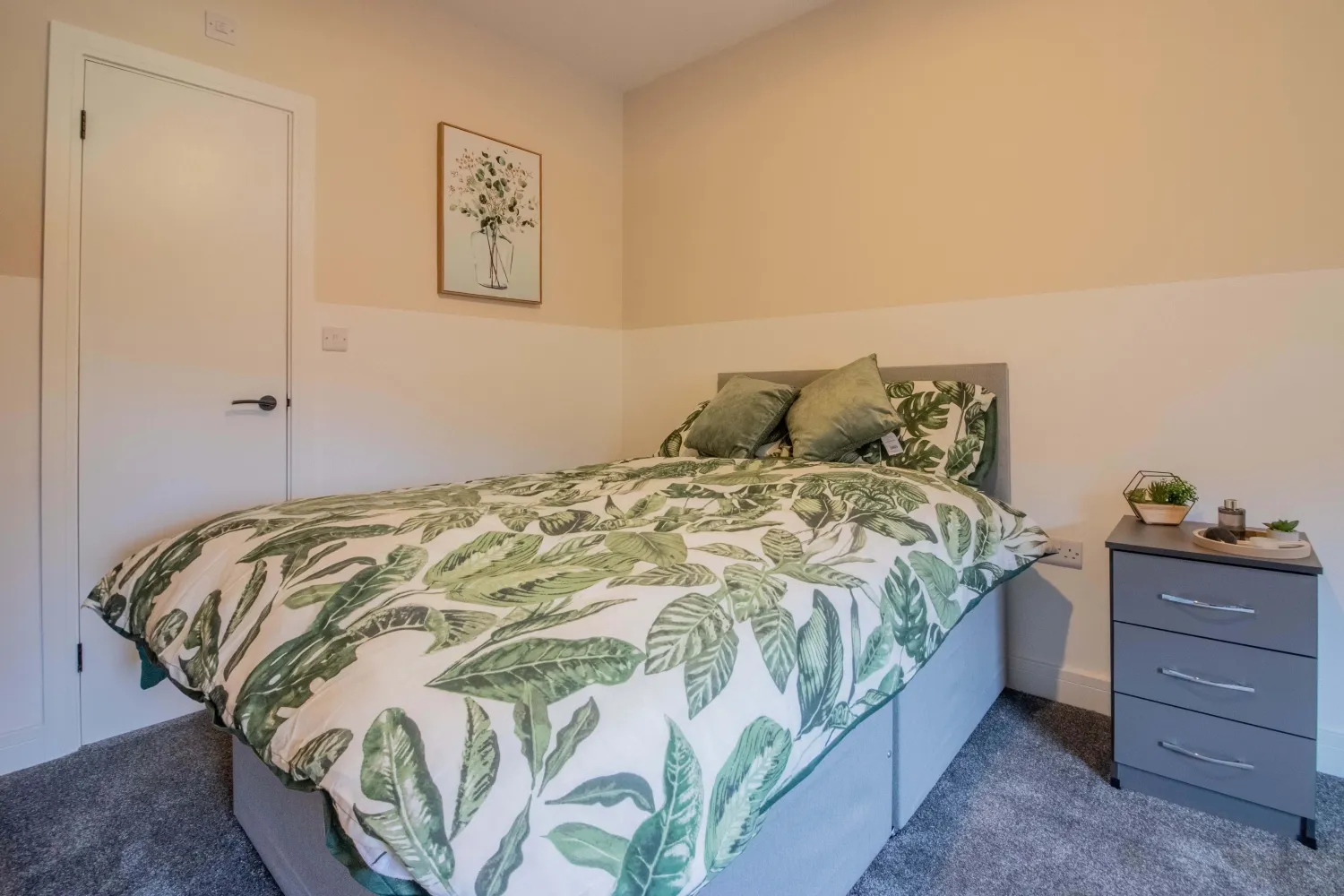 Room Queens Road in Nottingham