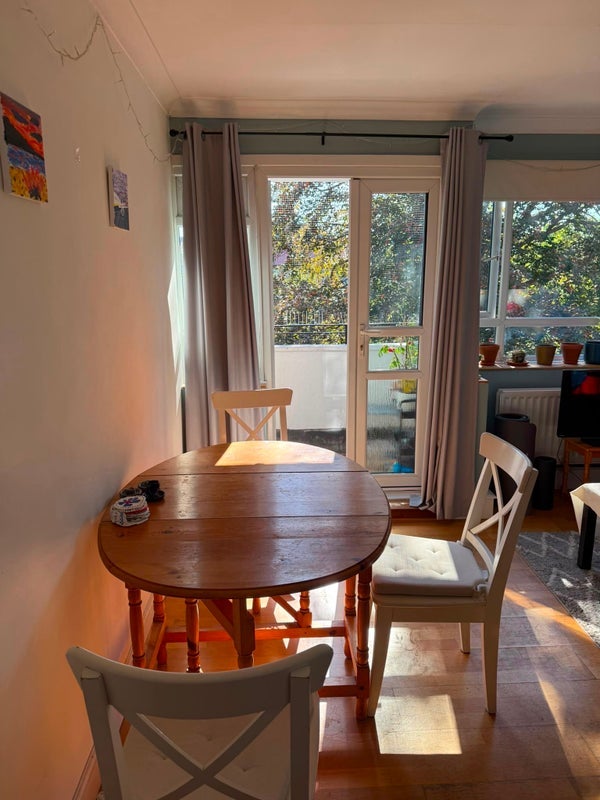 Room Esher Gardens in Greater London