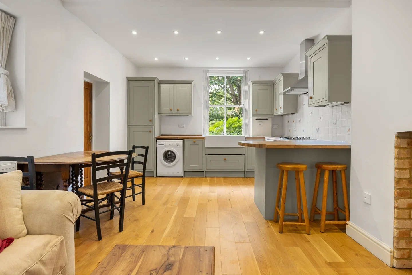 Flat Cranworth Gardens in Greater London