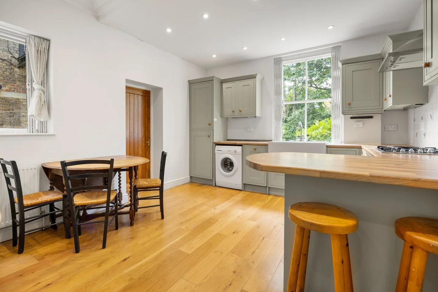 Flat Cranworth Gardens in Greater London
