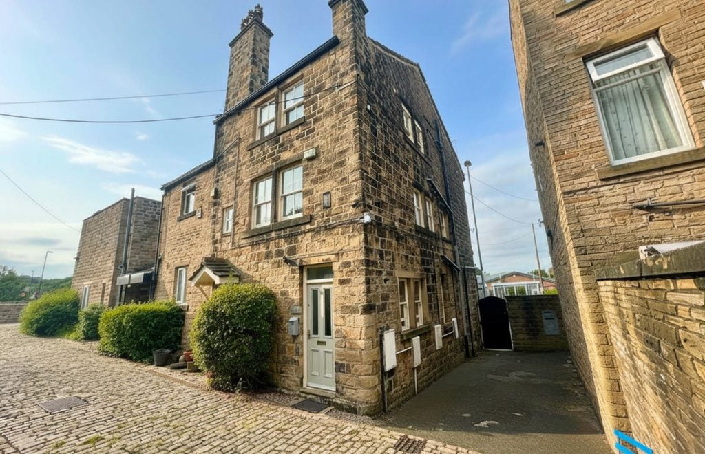 Flat Harrogate Road in Bradford
