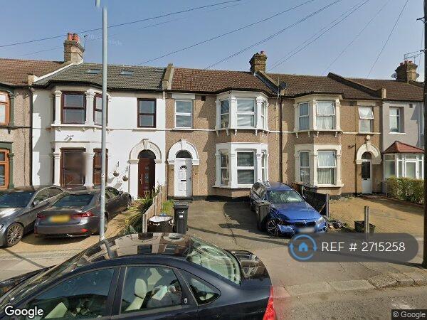 Flat Gordon Road in Greater London