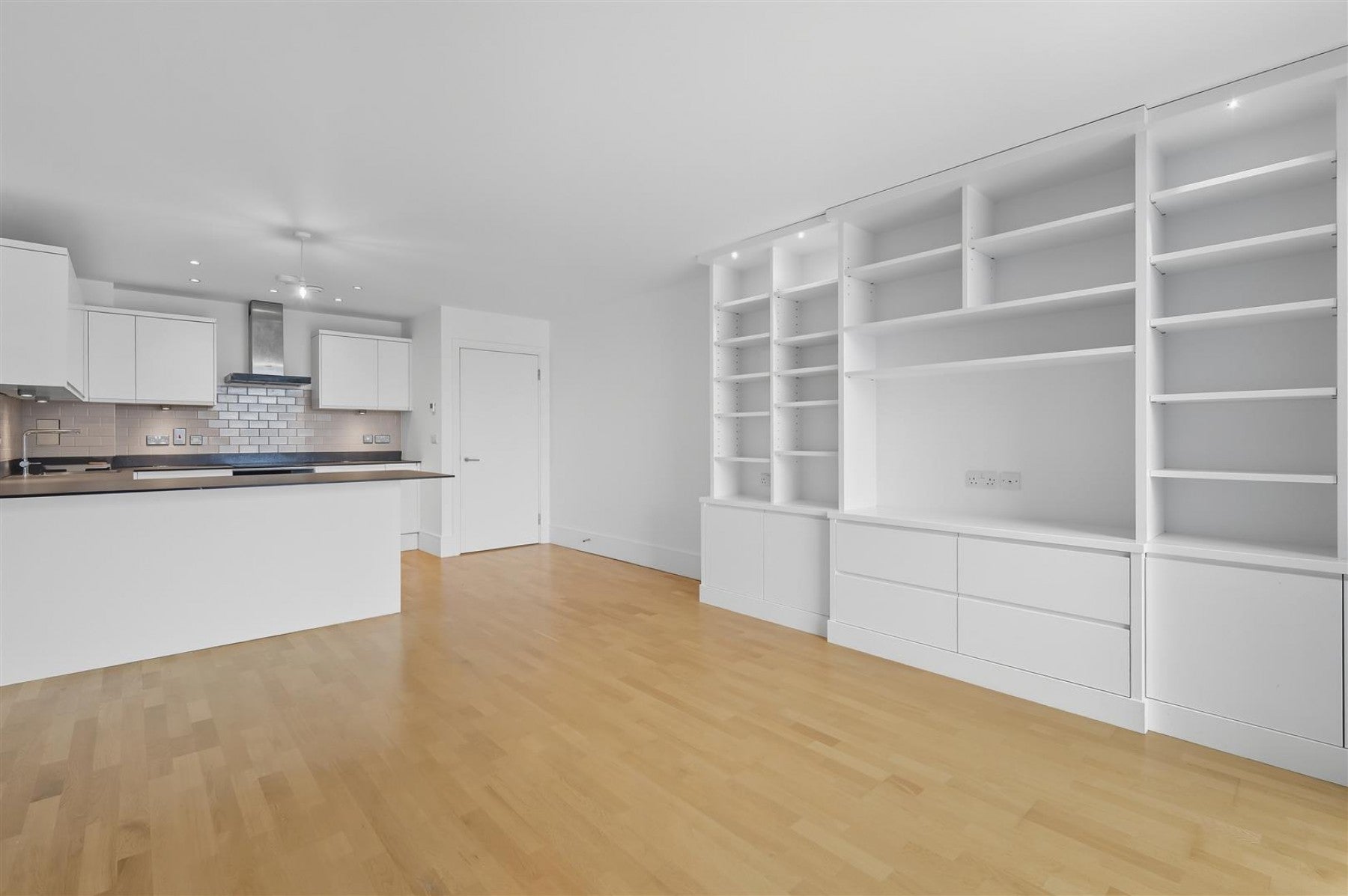 Flat Gillespie Road in Greater London