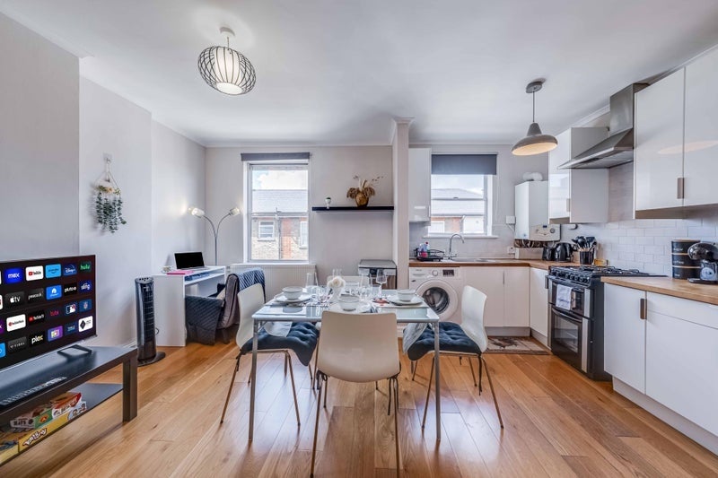 Flat Penzance Street in Greater London