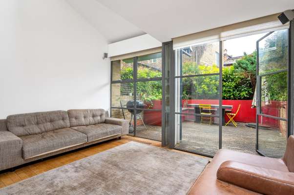 House Hawksley Road in Greater London