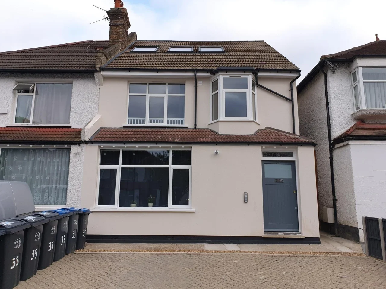 Flat Beatrice Avenue in Greater London
