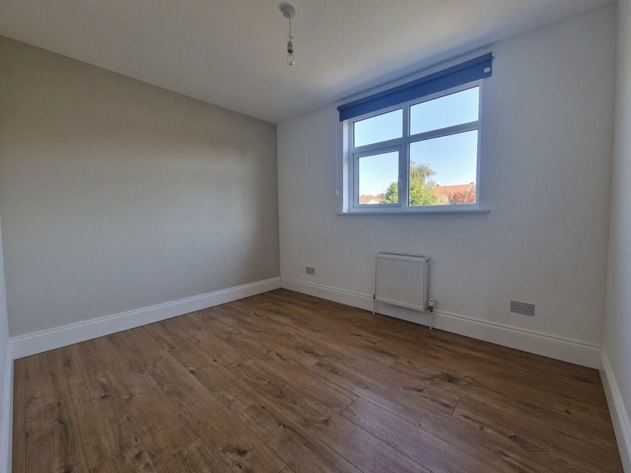 Flat Beatrice Avenue in Greater London