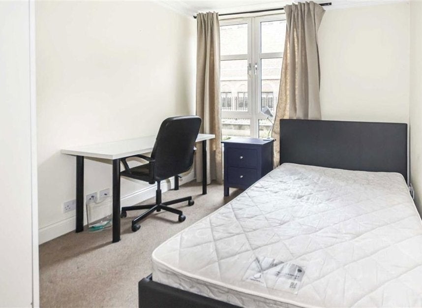 Flat Great Dover Street in Greater London
