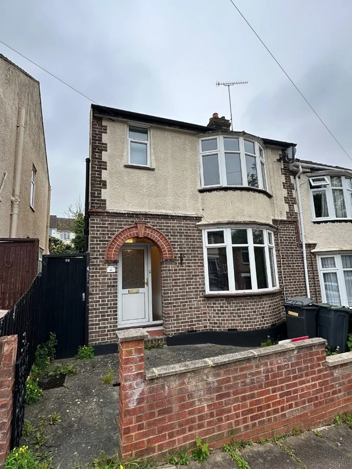 House Colin Road in Luton