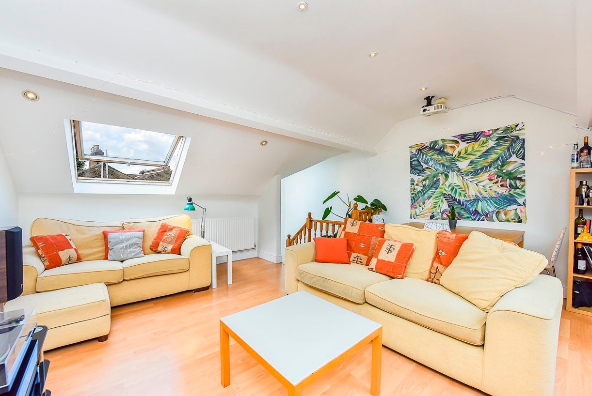 Flat Raeburn Street in Greater London
