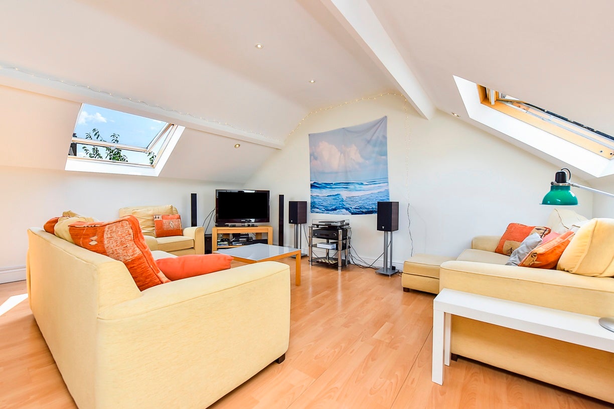 Flat Raeburn Street in Greater London