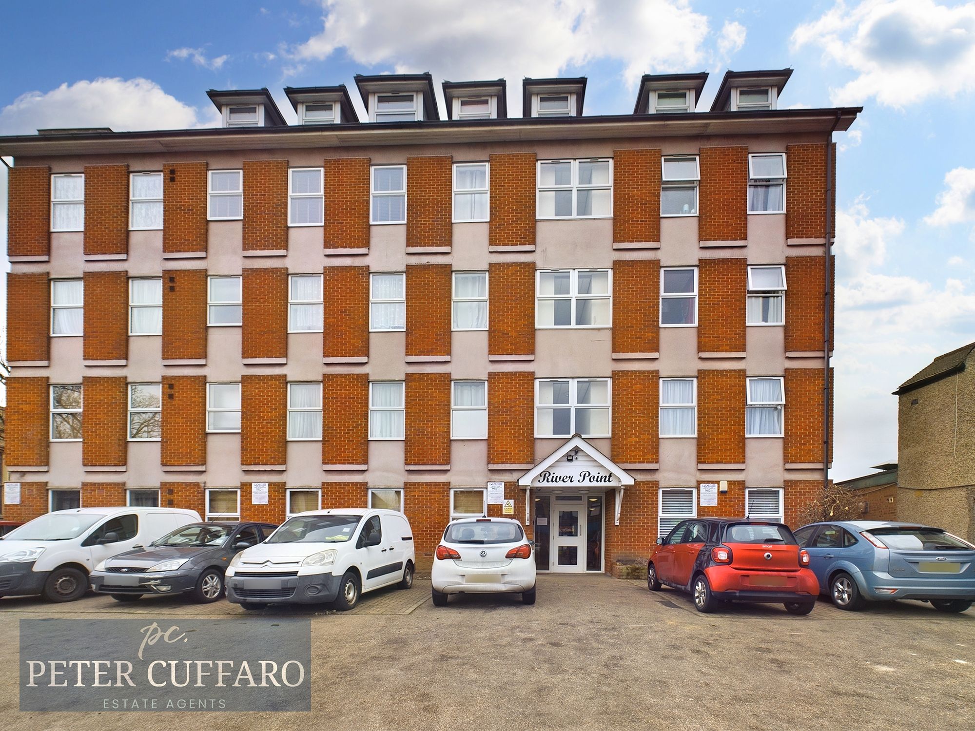 Flat Trinity Lane in Waltham Cross
