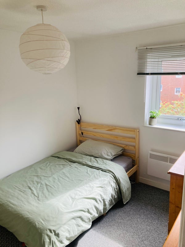 Room Succoth Street in Glasgow