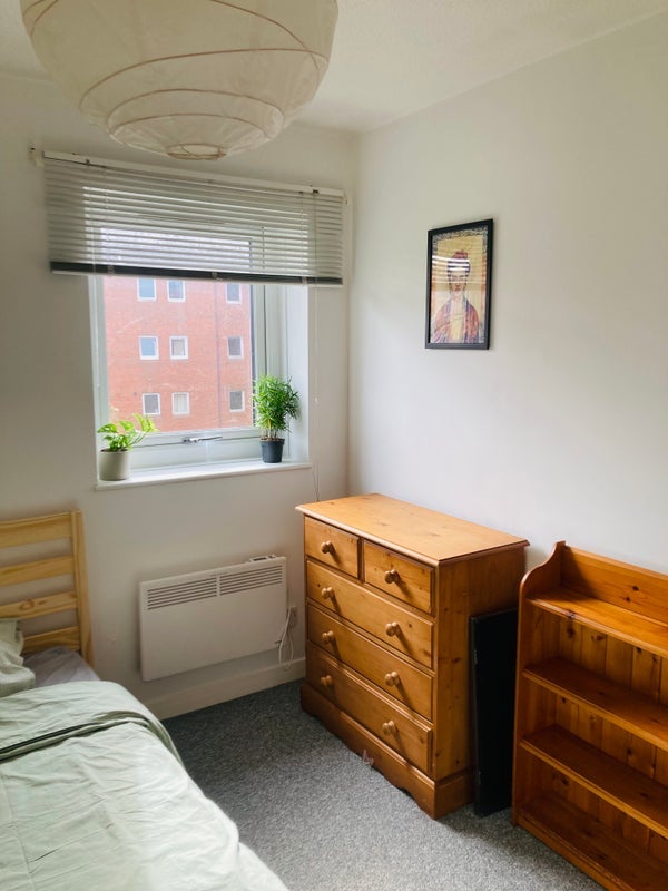 Room Succoth Street in Glasgow