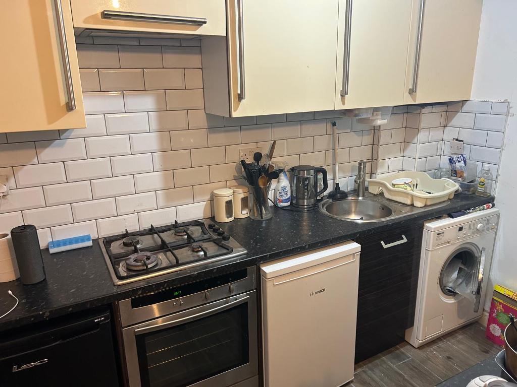 Flat Devonshire Road in Greater London