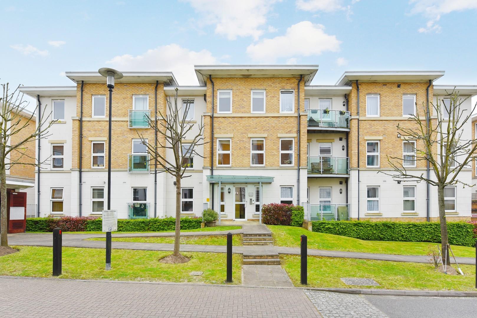 Flat Highbury Drive in Mole Valley