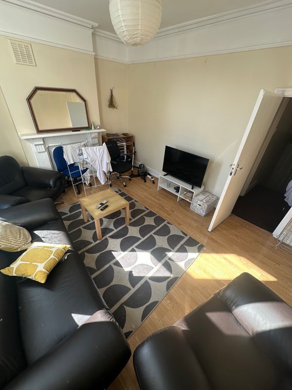 Room Landor Road in Greater London