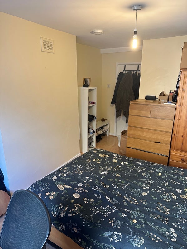 Room Landor Road in Greater London