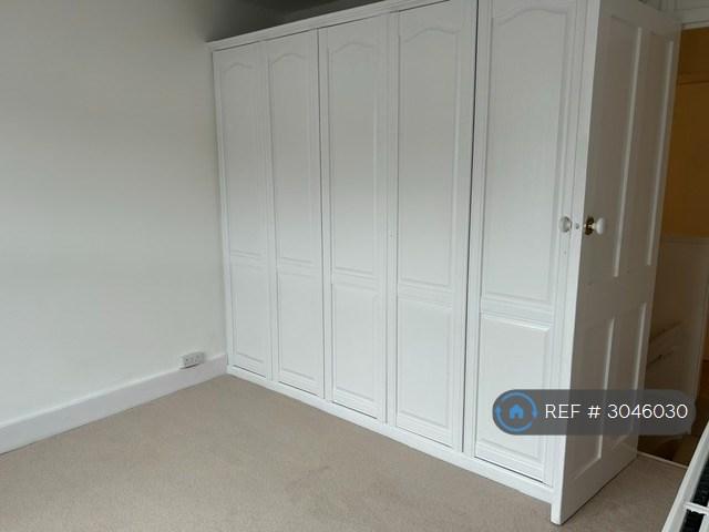 House Rosebery Road in Hertsmere