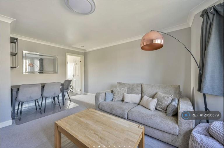 Flat Sir Cyril Black Way in Greater London