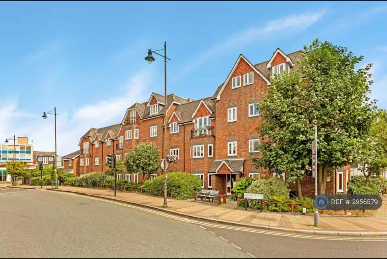 Flat Sir Cyril Black Way in Greater London