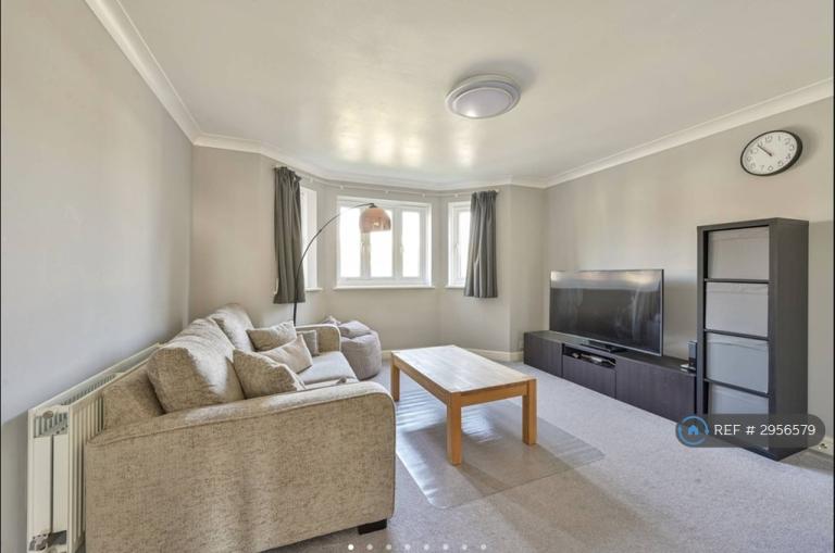 Flat Sir Cyril Black Way in Greater London