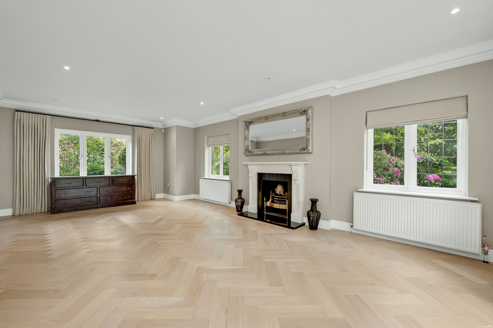 House Broad Oaks Way in London