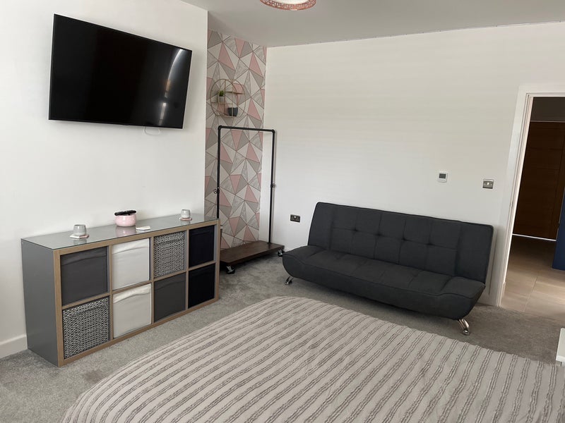 Room Peterswell Road in Barry