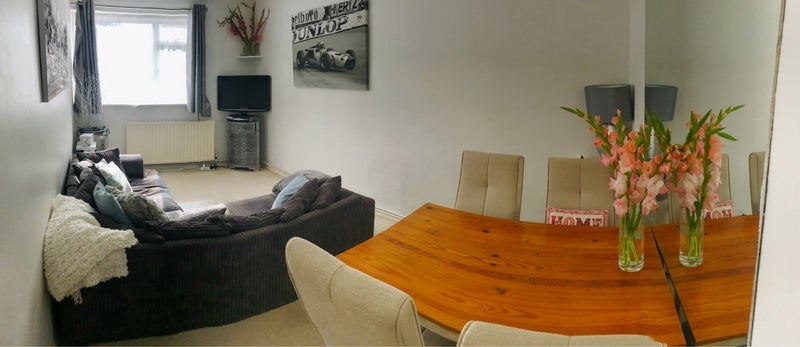 Flat Kings Avenue in Greater London