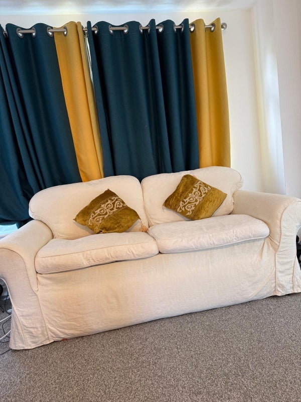 Room Whitcroft Road in Liverpool