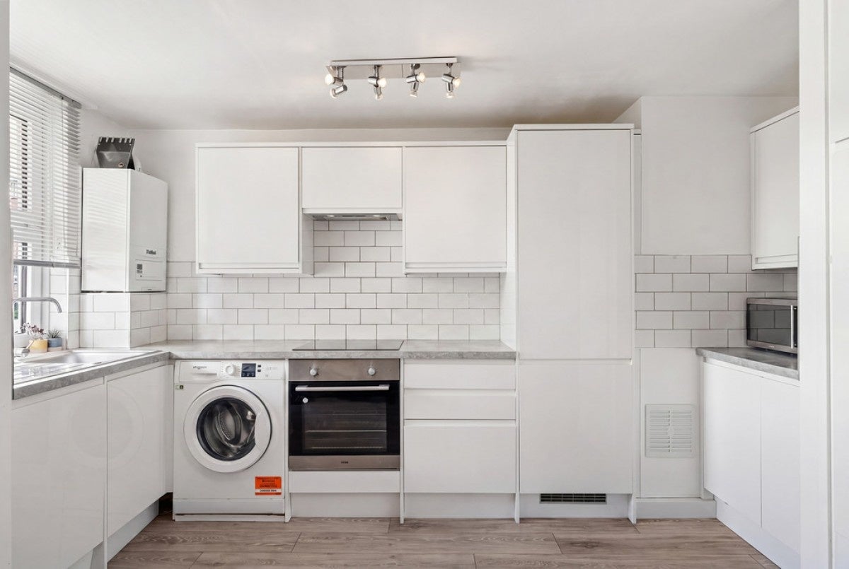 Flat Ravensworth Court in Greater London