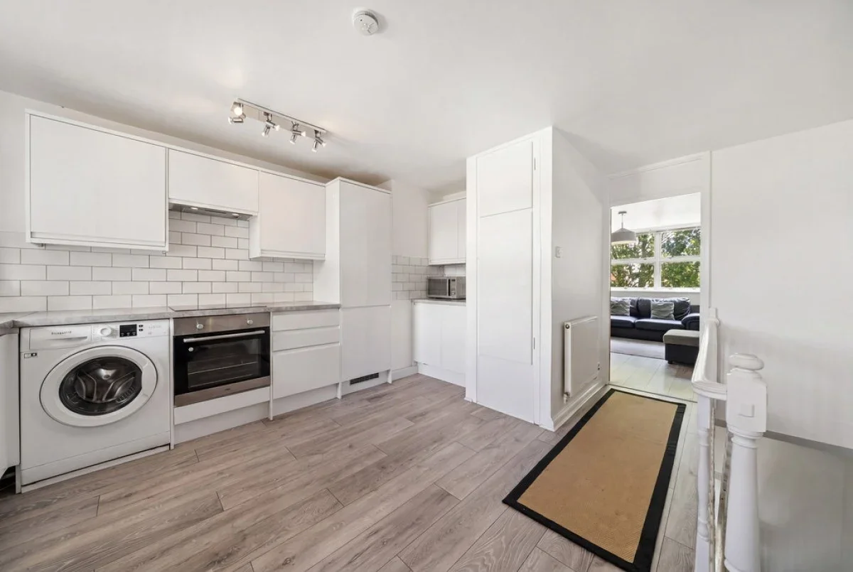 Flat Ravensworth Court in Greater London