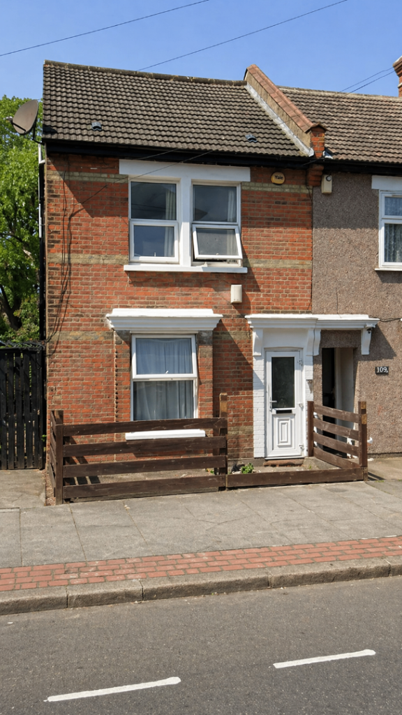 Flat Barnfield Road in Greater London