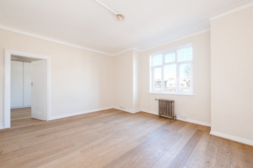 Flat Belsize Grove in Greater London
