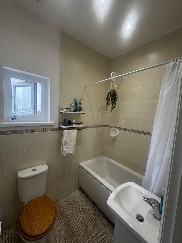 Room Bramshott Road in Portsmouth