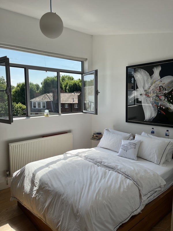Room Calvert Avenue in Greater London