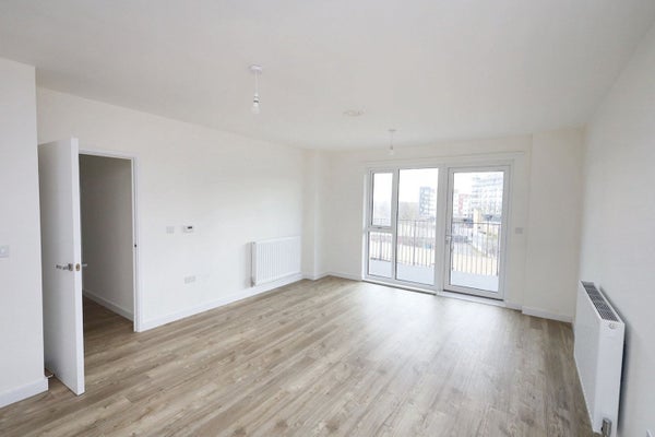 Flat New Road in London