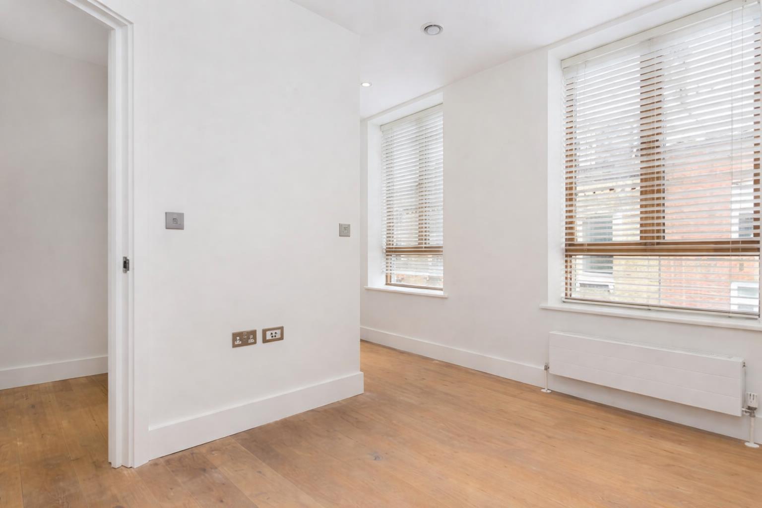 Flat Charlotte Street in Greater London