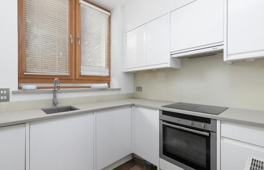 Flat Charlotte Street in Greater London