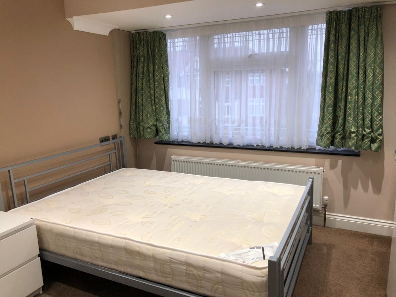 Flat Belmont Road in Greater London