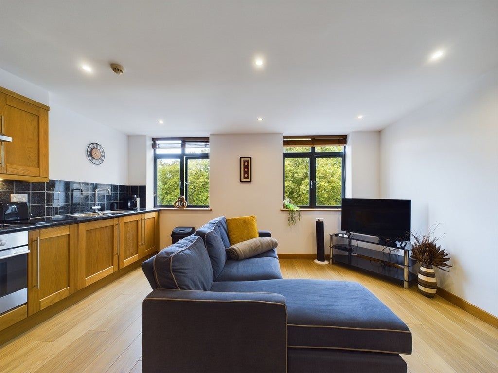 Flat Saint Stephens Avenue in Bristol