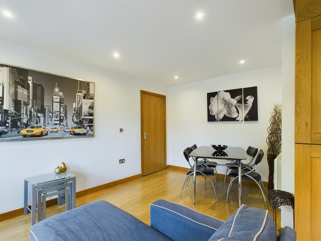 Flat Saint Stephens Avenue in Bristol