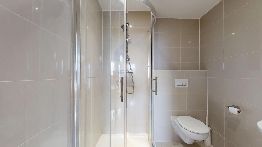 Flat Greenhill Way in Greater London