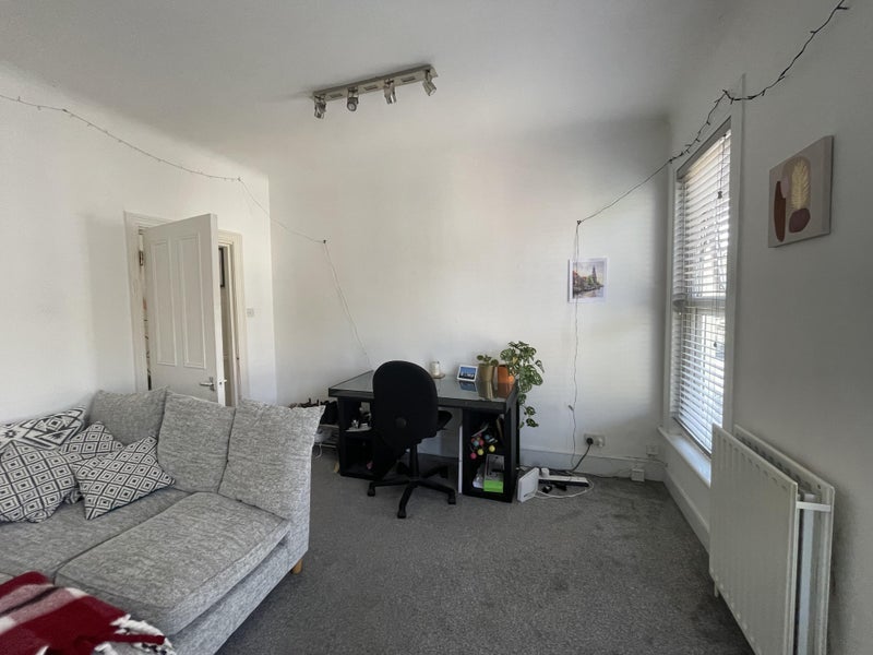 Room Leander Road in Greater London