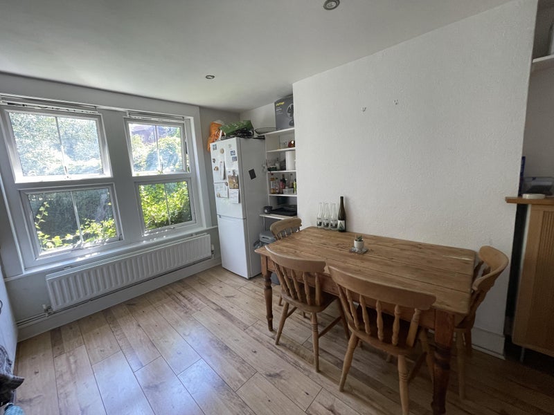 Room Leander Road in Greater London